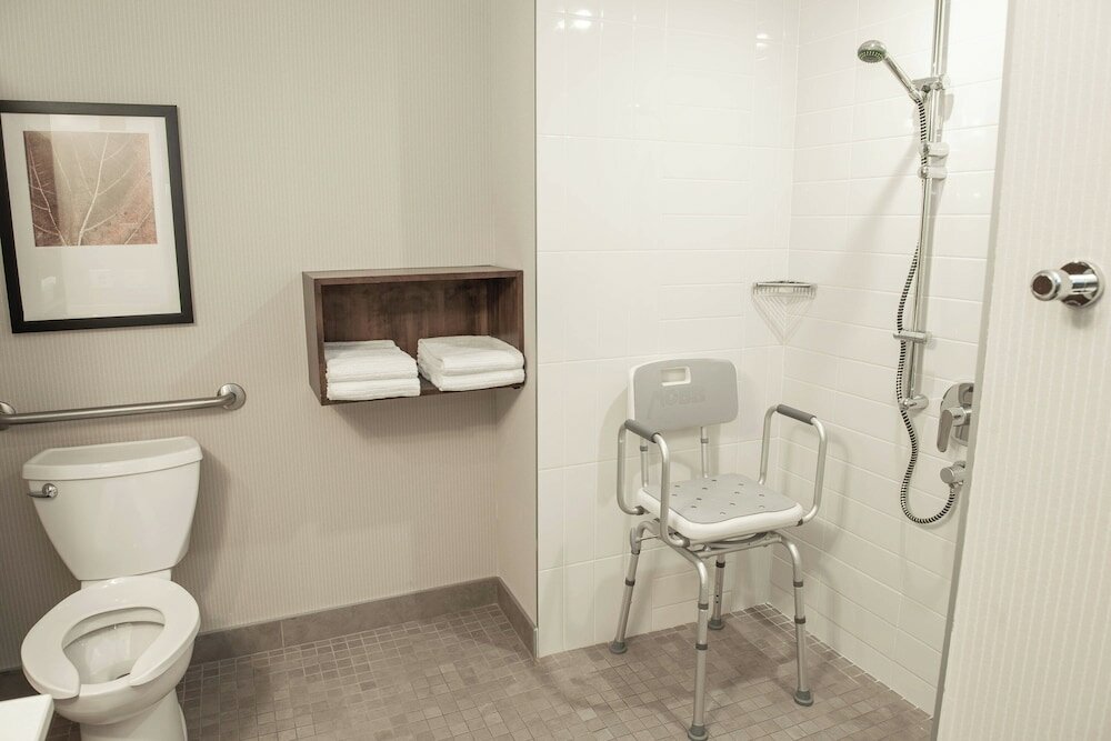 Фото Delta Hotels by Marriott Saguenay Conference Centre