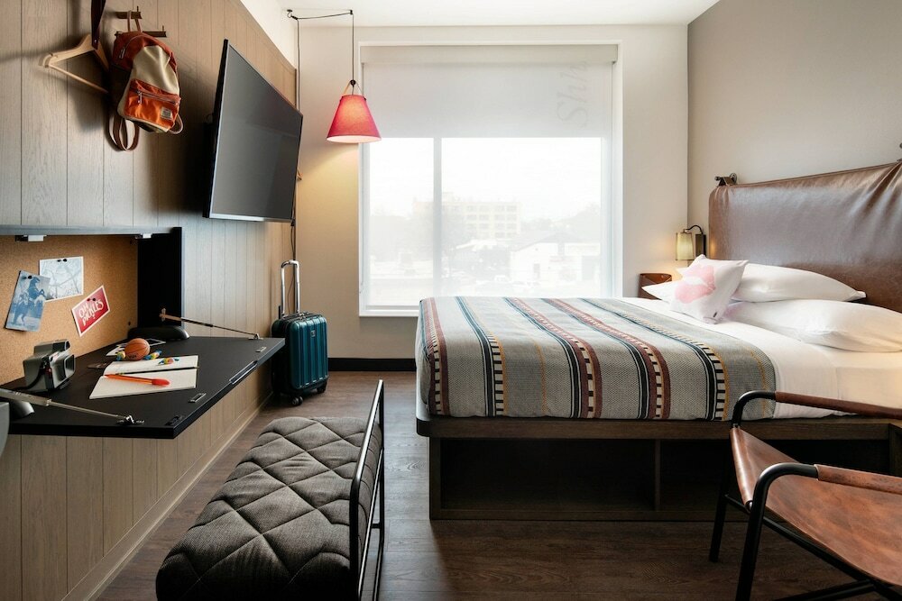 Фото Moxy Austin - University