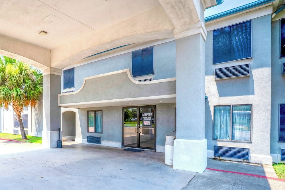 Фото Fairway Inn La Porte