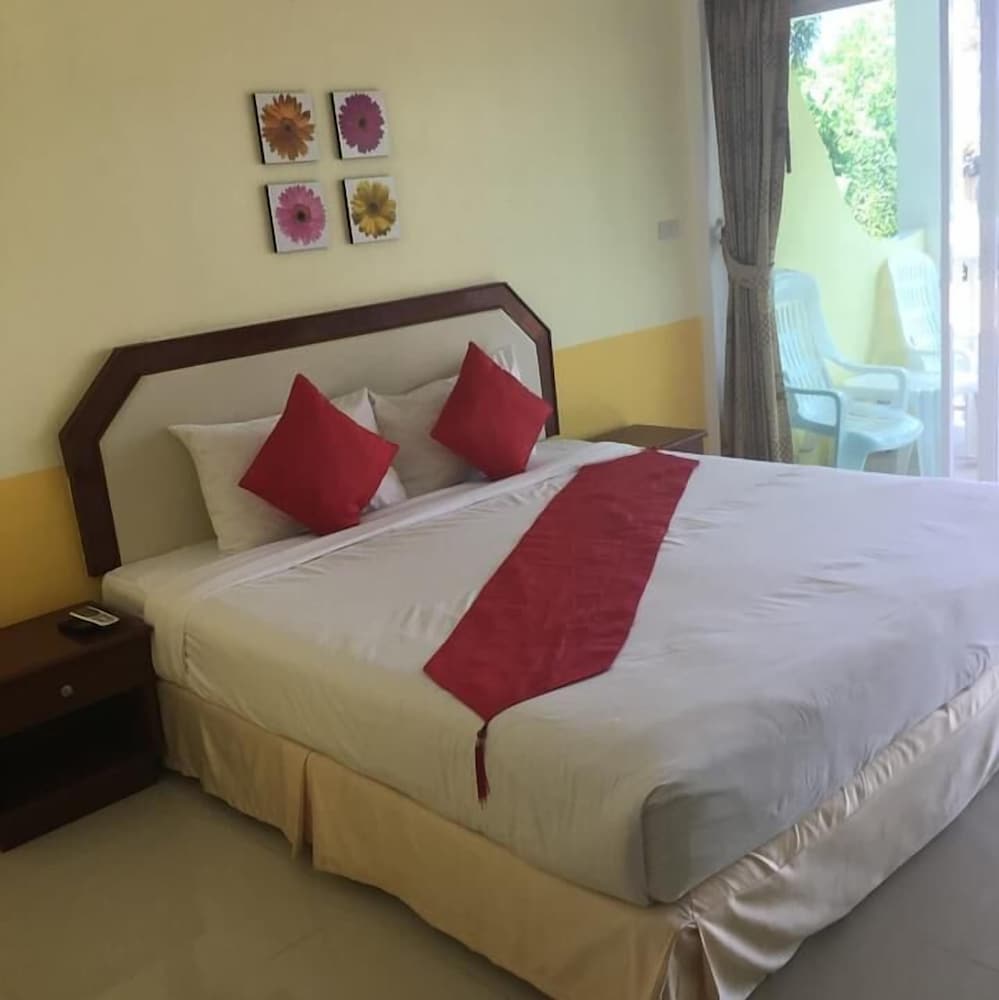 Фото Phuket Airport Sonwa Resort