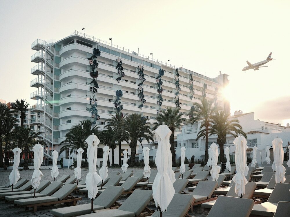 Фото Ushuaia Ibiza Beach Hotel - Adults Only