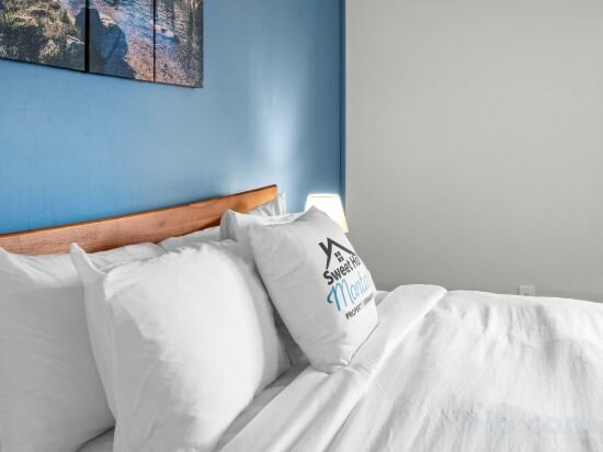 Фото The Yellowstone Hideaway Unit C