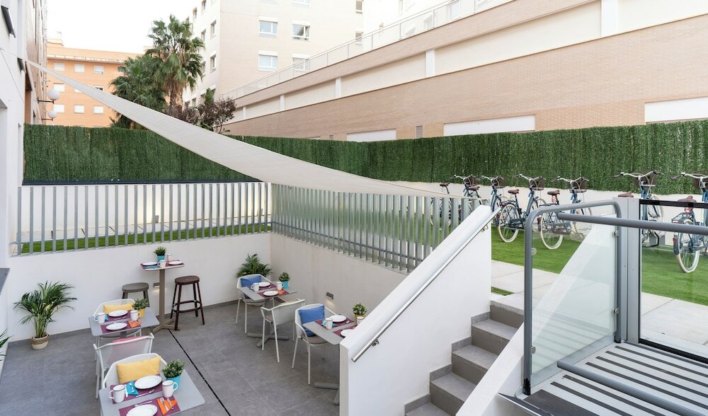 Фото Ibis Budget Valencia Centro Puerto