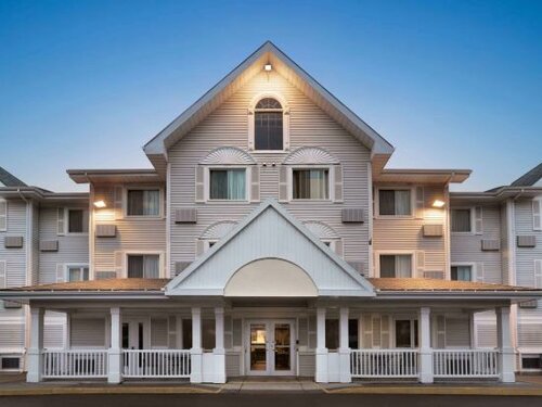 Внешний вид отеля Travelodge Suites by Wyndham Moncton в Монктоне, фото 3