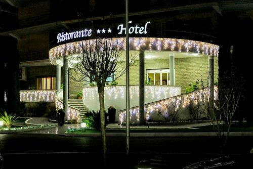 Внешний вид отеля Hotel Aquila в Орте, фото 2