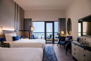 Гостиница Amwaj Rotana