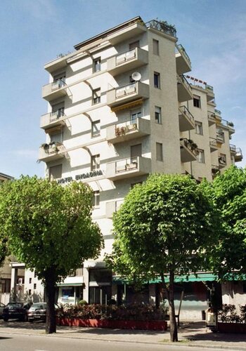 Гостиница Hotel Engadina в Комо