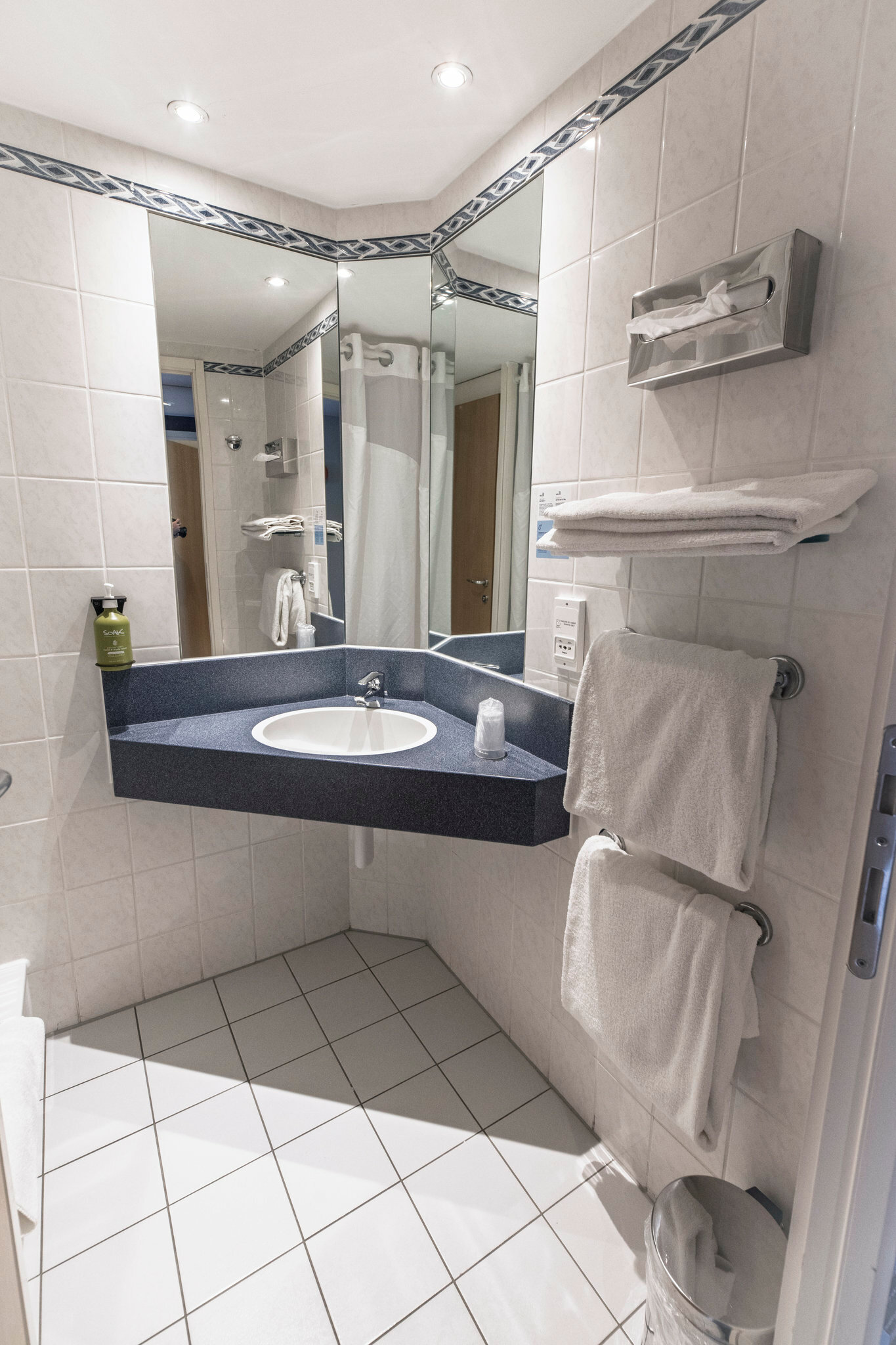 Фото Holiday Inn Express Geneva Airport by IHG