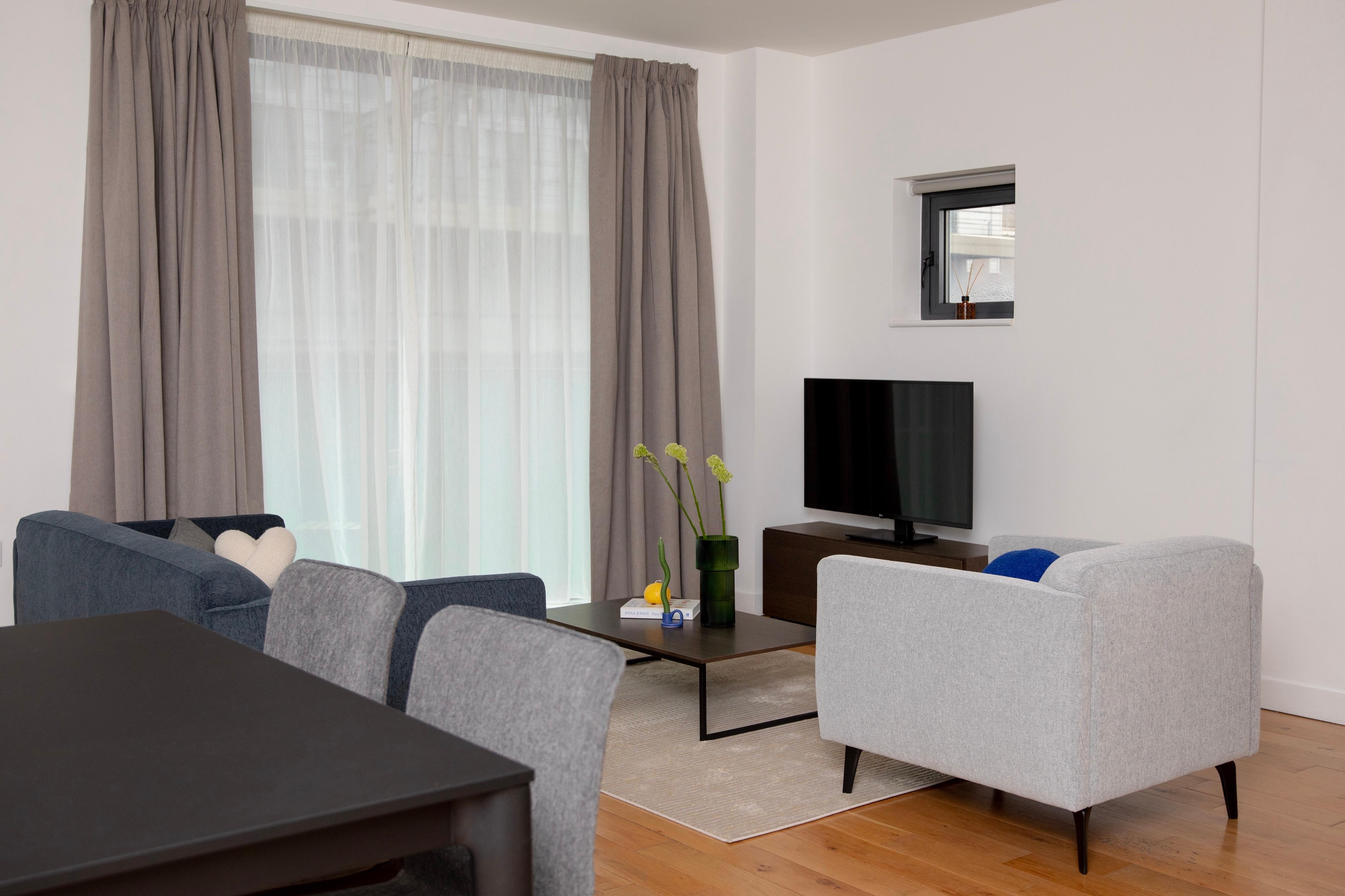 Фото Bob W Tower Hill Studios