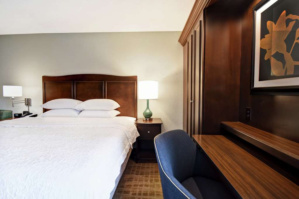 Фото Hampton Inn Overland Park, Ks