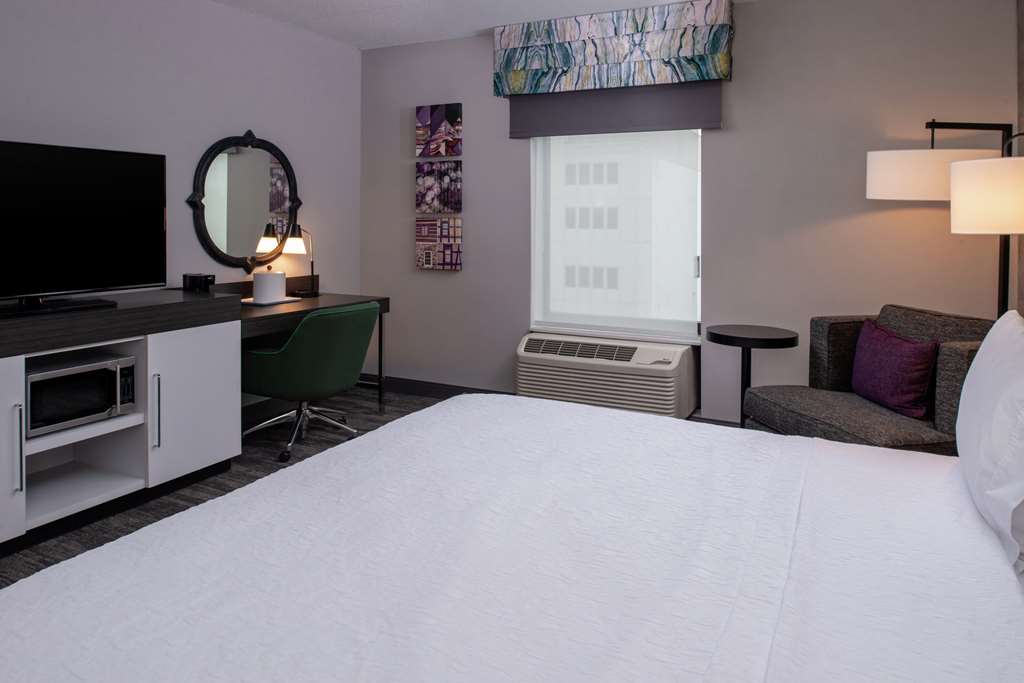 Фото Hampton Inn & Suites Winston-Salem Downtown