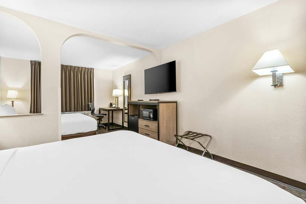 Фото SureStay Hotel by Best Western Albuquerque Midtown