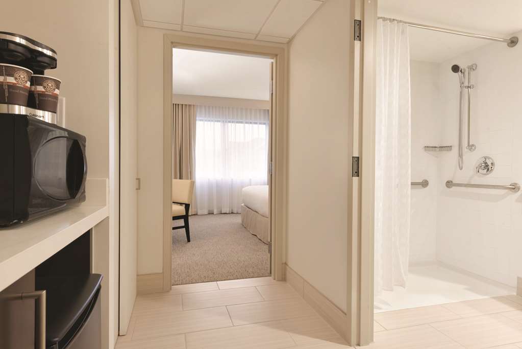 Фото Embassy Suites by Hilton Milwaukee Brookfield