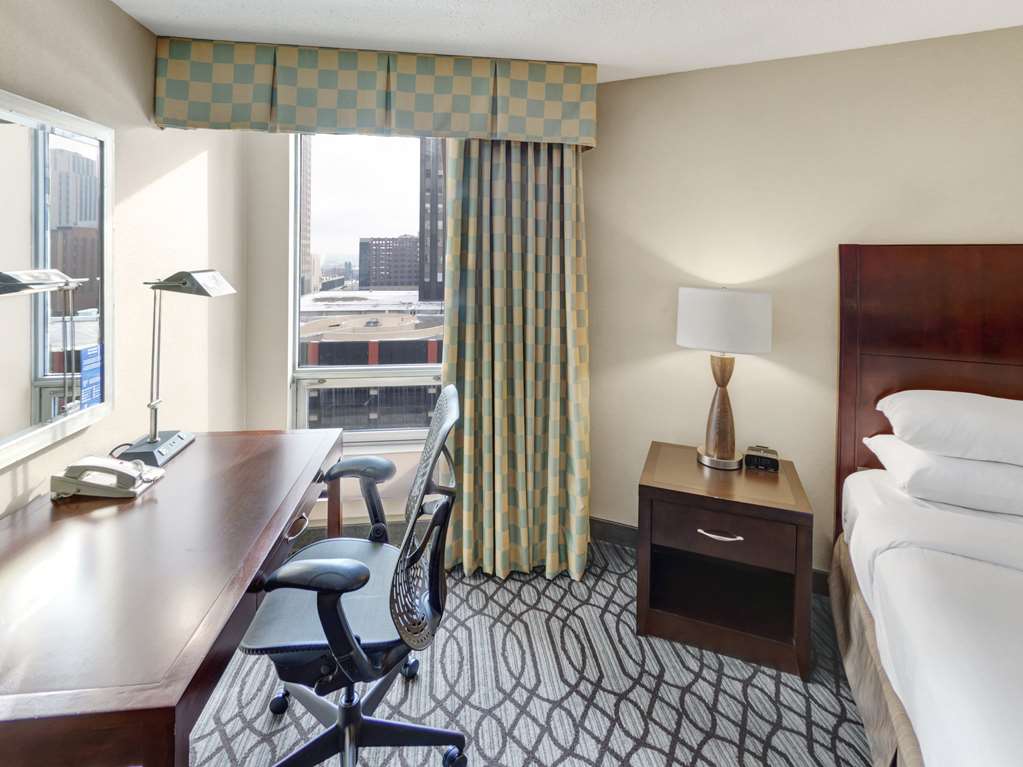 Фото DoubleTree by Hilton Hotel St. Paul Downtown