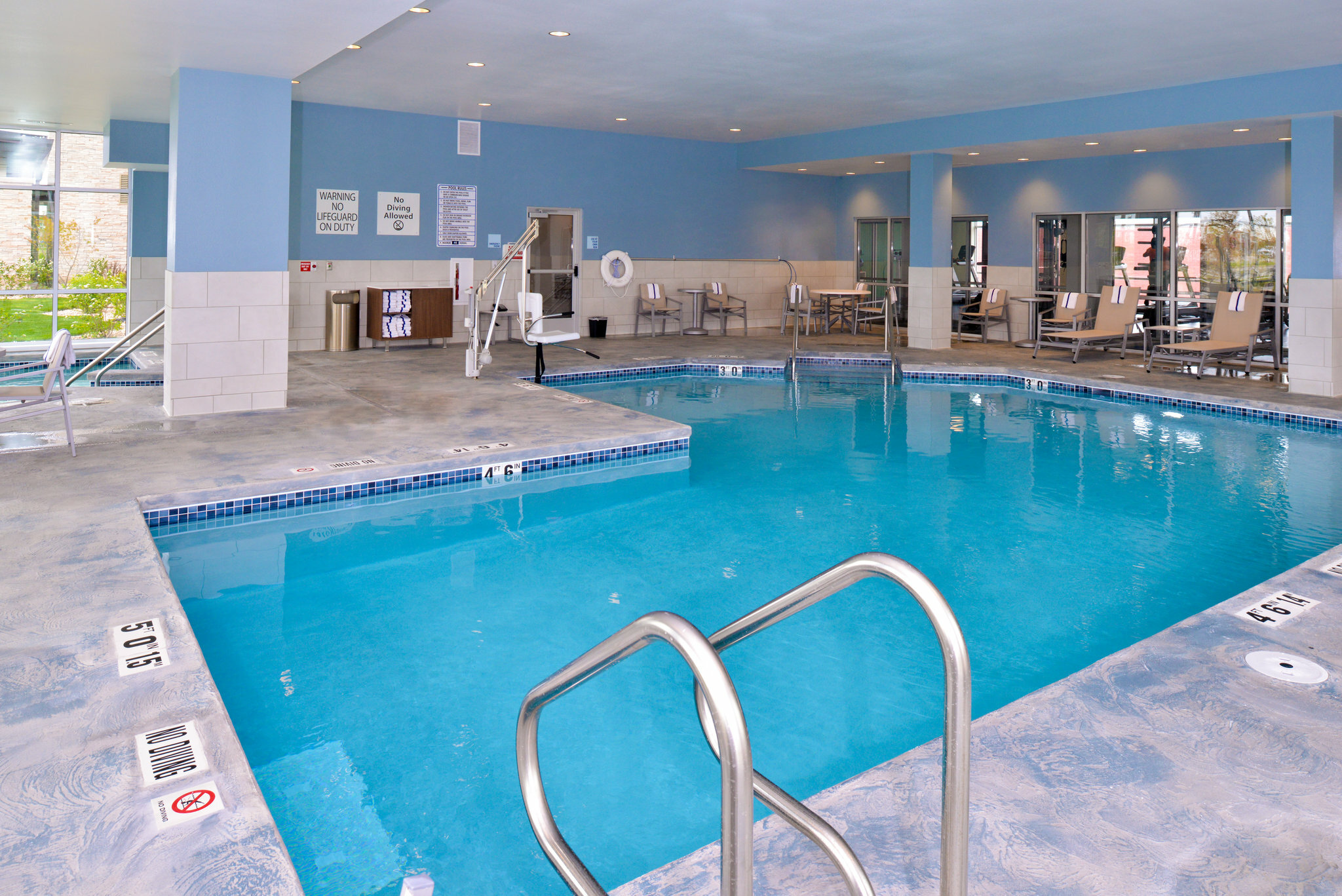Фото Holiday Inn Express & Suites Madison, an Ihg Hotel