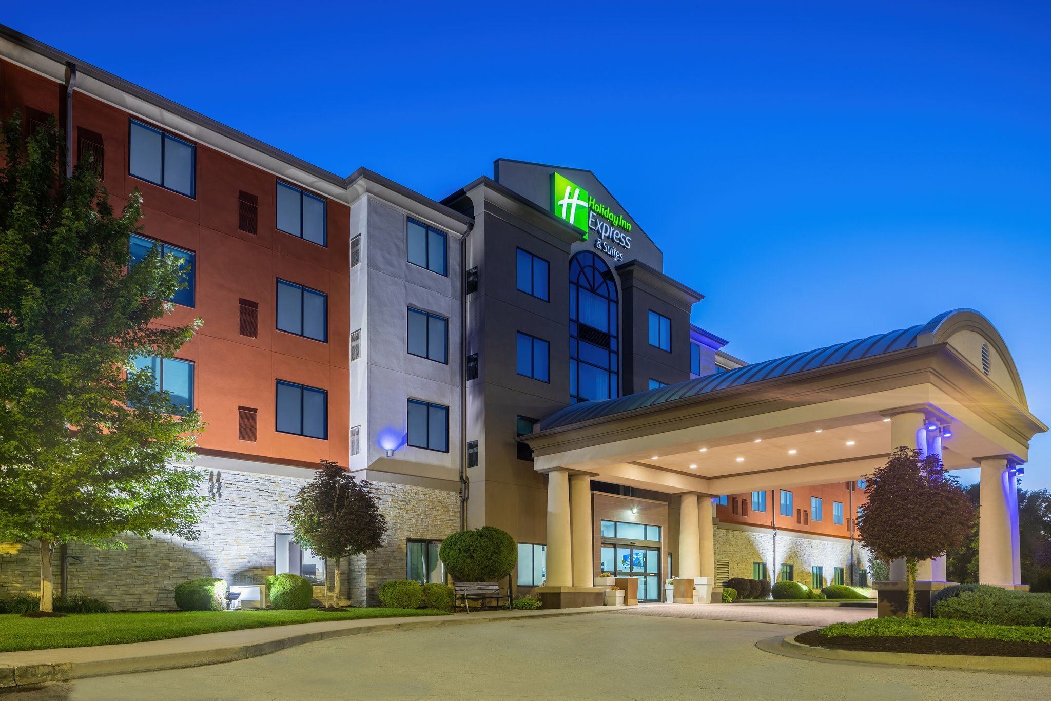 Фото Holiday Inn Express and Suites Kansas City Airport, an Ihg Hotel