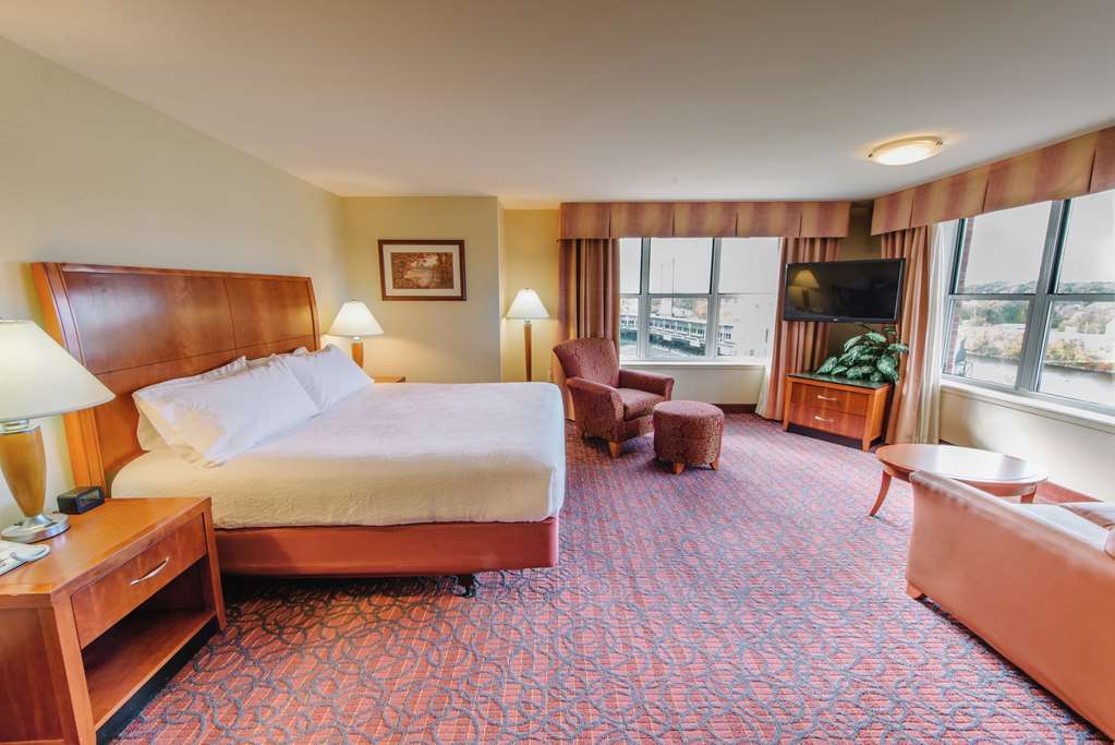 Фото Hilton Garden Inn Manchester Downtown