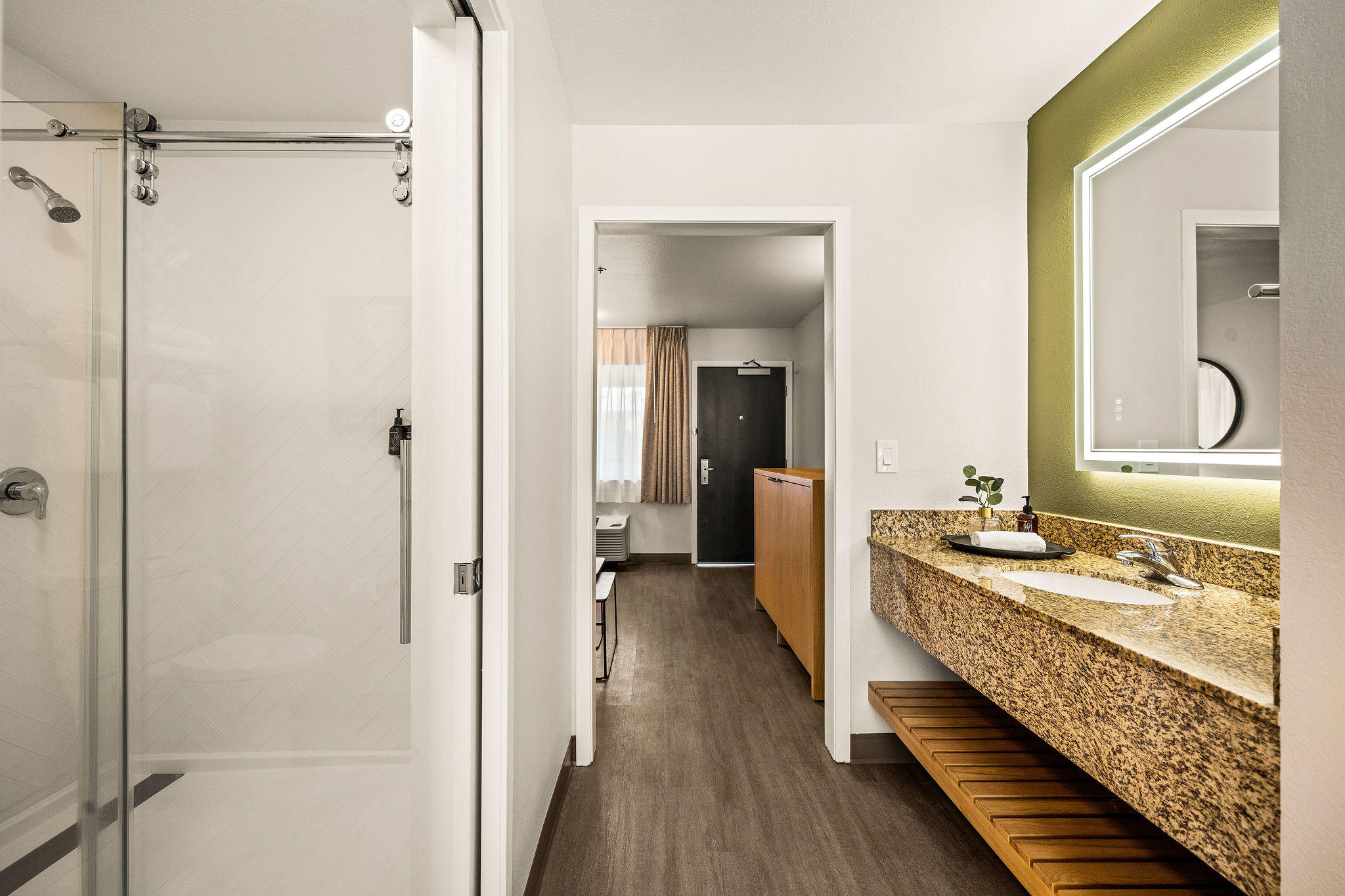 Фото Oxford Suites Redding