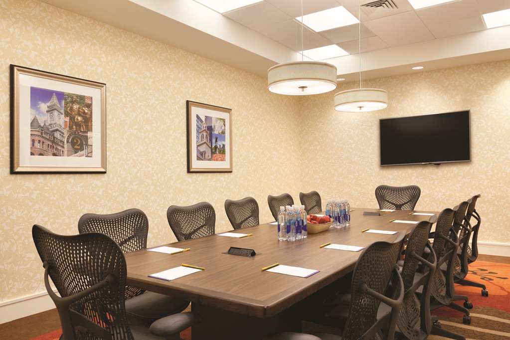 Фото Hilton Garden Inn Boston Logan Airport