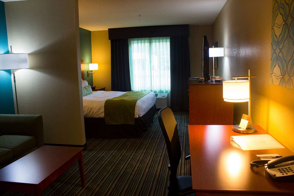 Фото Best Western Plus Menomonie Inn & Suites