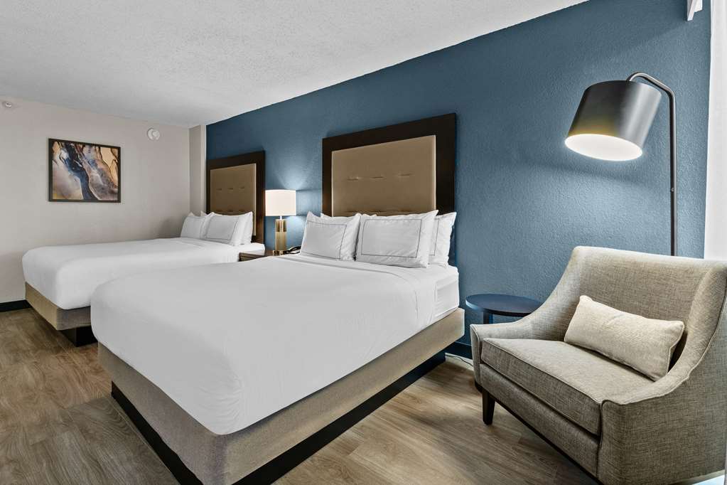 Фото DoubleTree by Hilton Raleigh Midtown, Nc