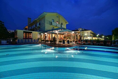Гостиница Junior Family hotel & apartments в Каваллино-Трепорти