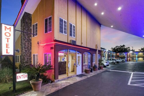 Гостиница Sky Palm Motel в Оранже