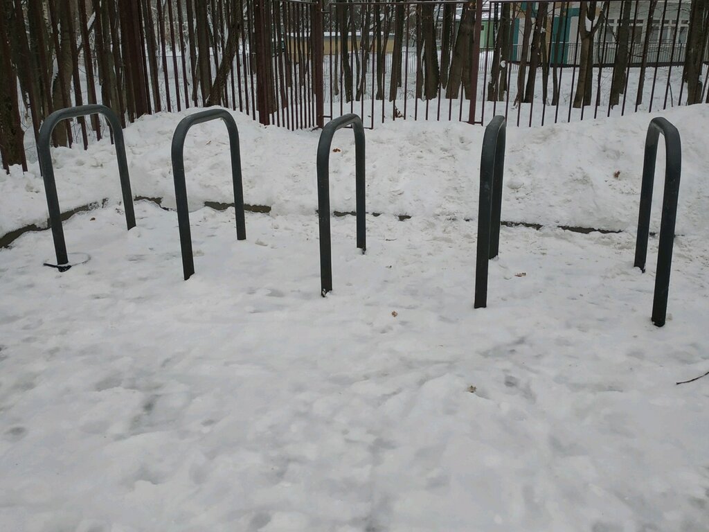 Bicycle parking Velosipednaya parkovka № 34044 Shkola № 652, Moscow, photo