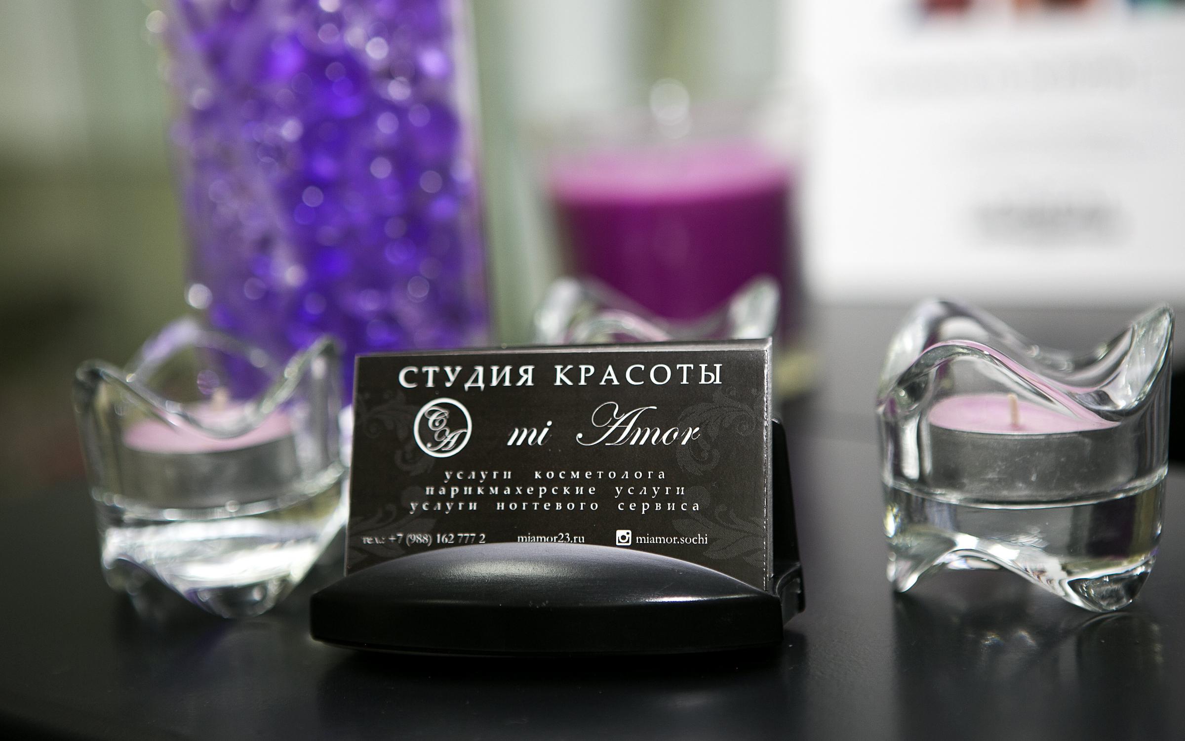 Qongiroqda rus rus mushuk yalaydi