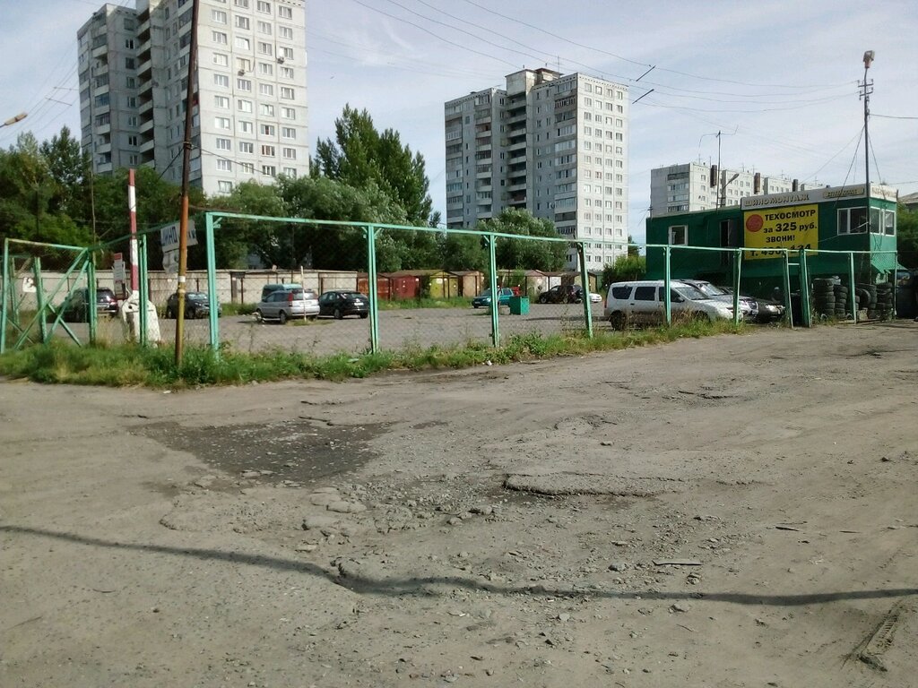 موقف السيارات Parking lot ، أومسك، صورة