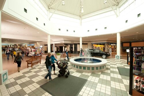 Shopping mall Miller Hill Mall, Duluth, photo