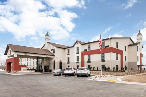 Гостиница Best Western Plus Grand Castle Inn & Suites Grand Rapids West