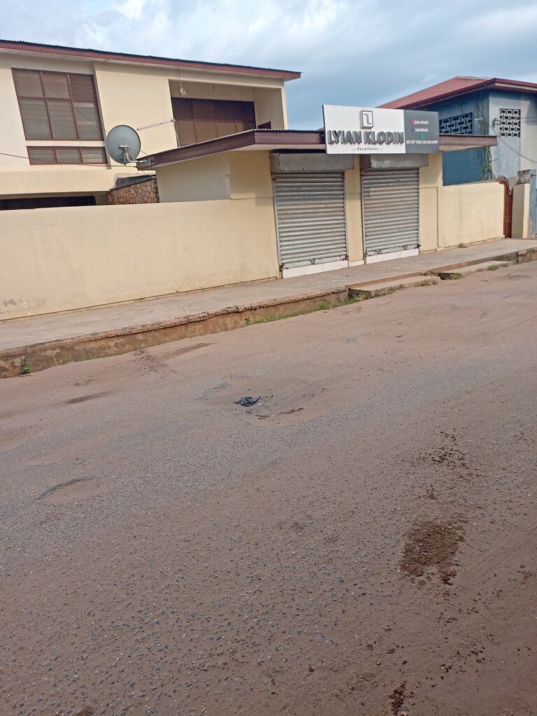 Sewing accessories Lyian Klodin, Accra, photo