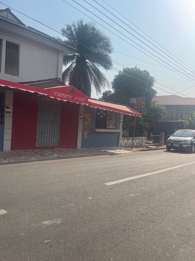 Restaurant Yummy Foods and Drinks, Accra, photo
