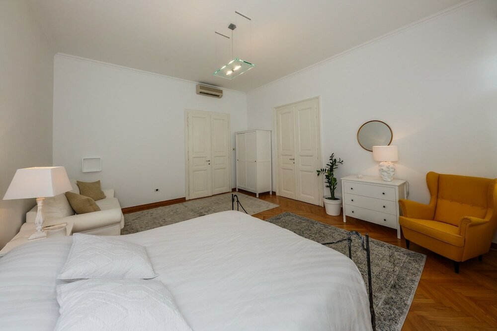 Фото Best Luxury apt in Zagreb for 16 ppl