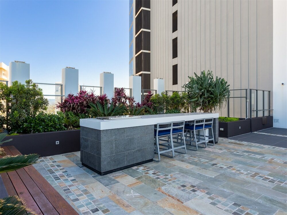 Фото Serain Residences On Surfers Private Apartments