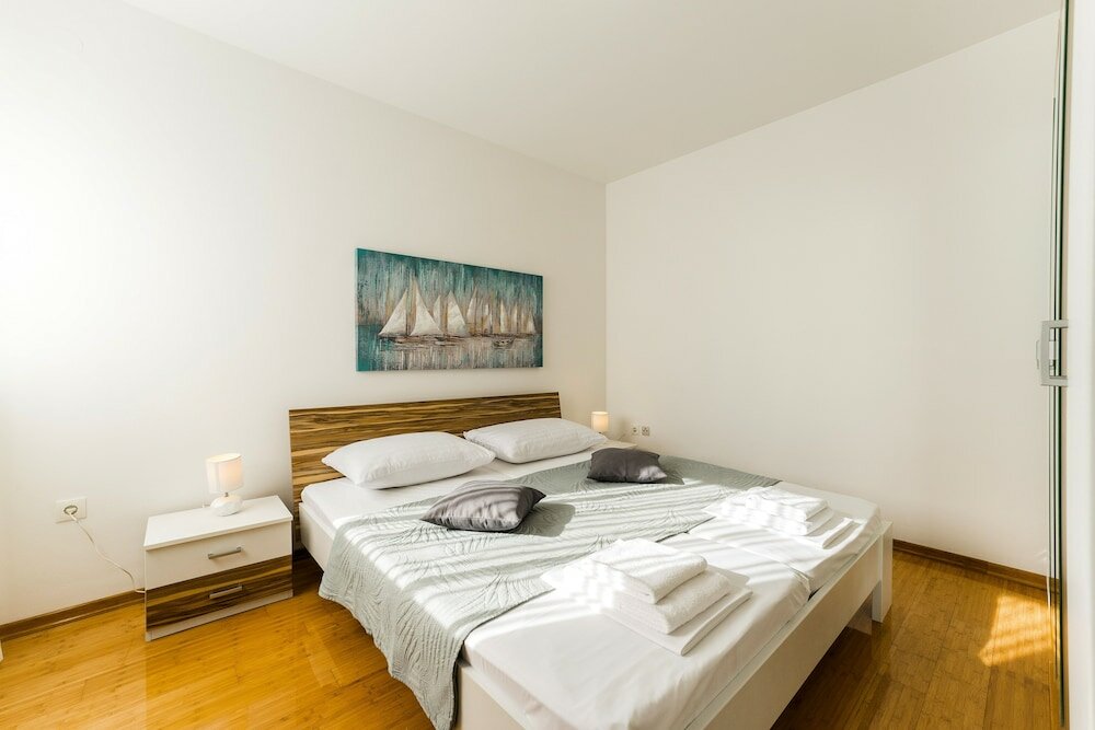 Фото Summer Breeze Apartments