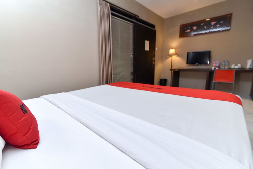 Фото RedDoorz Plus @ Raya Legian