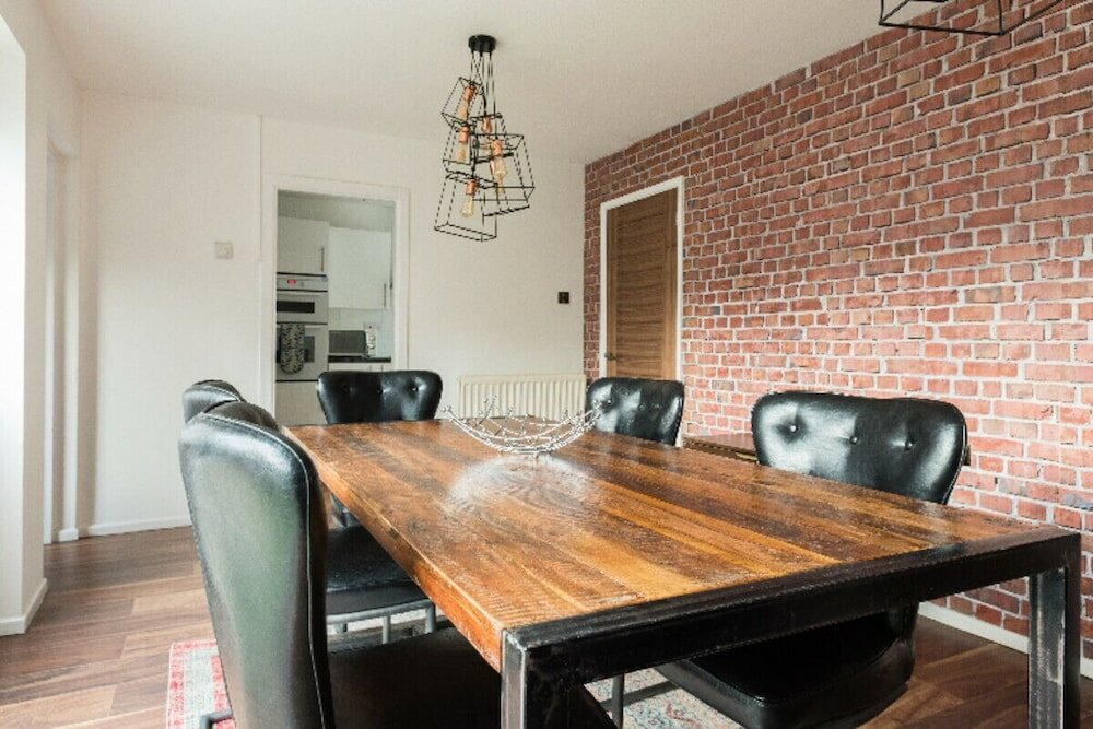 Фото The Century Chalet - Contemporary 2bdr Townhouse with Parking