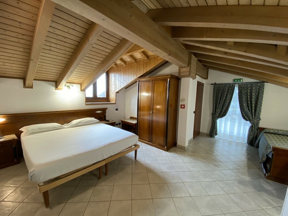 Фото Hotel Ungheria Varese 1946