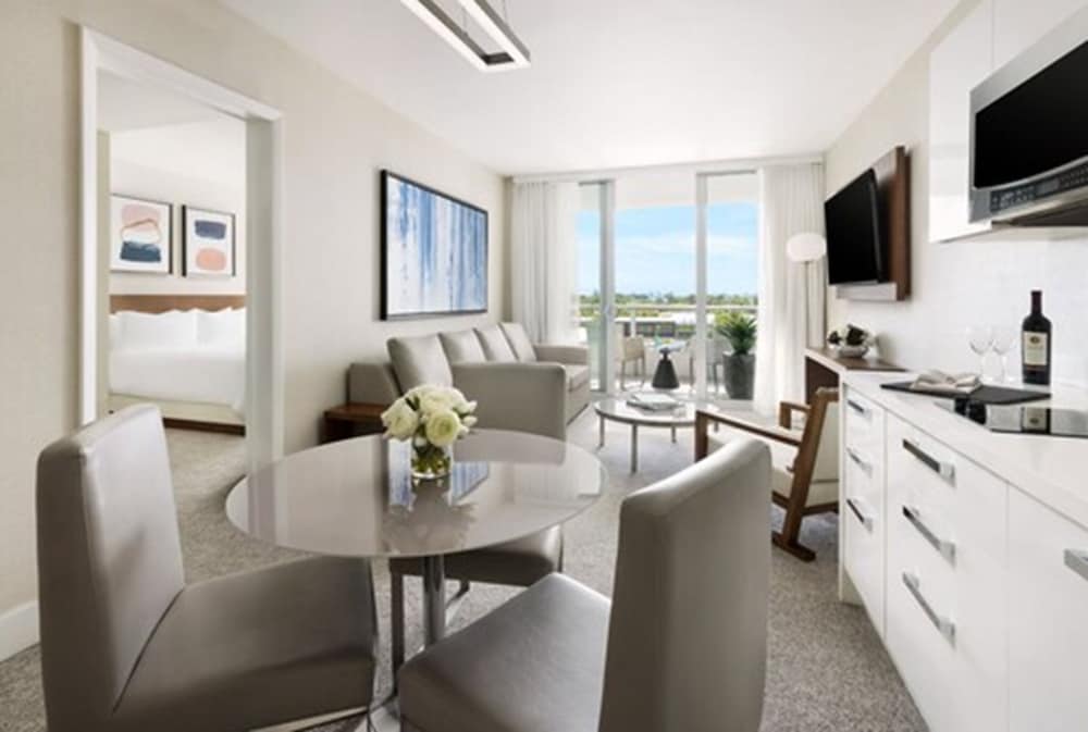 Фото The Altair Hotel Bay Harbor