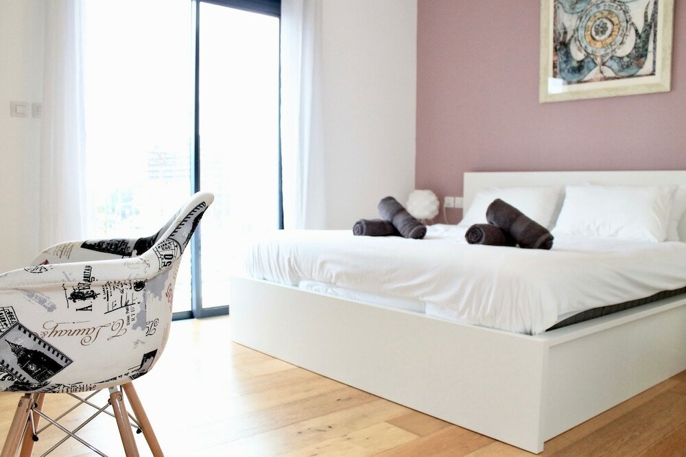 Фото Stunning Duplex Near the Sea