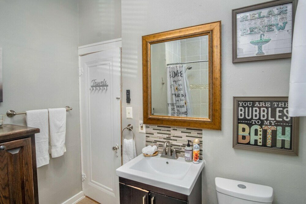 Фото Stunning 3 Br Home Near Dt Alamodome - Riverwalk