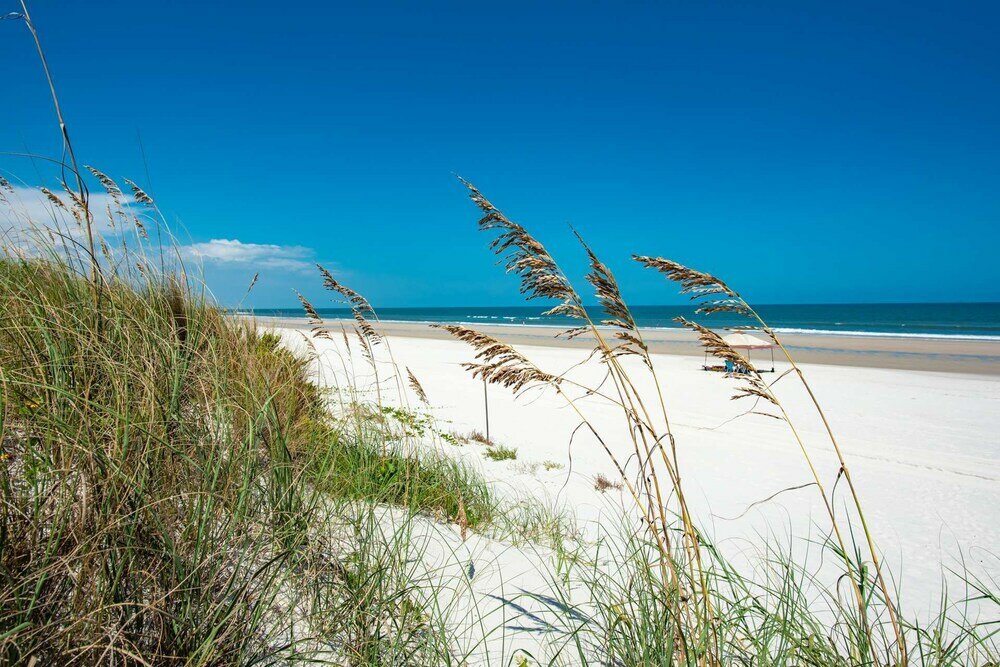 Фото Crescent Beach Condos