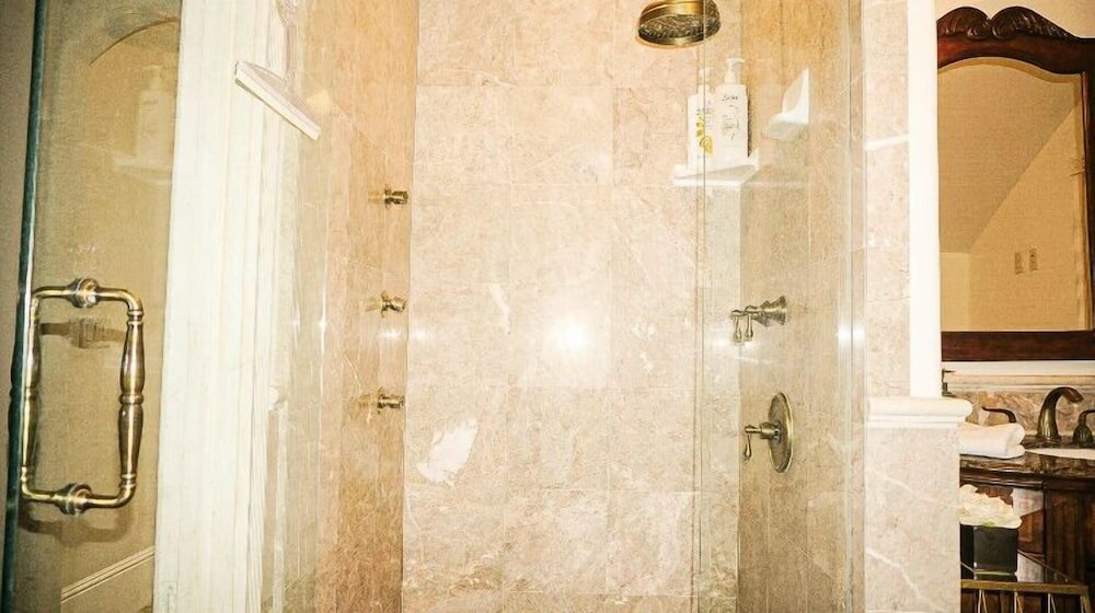 Фото River Rd. Mansion