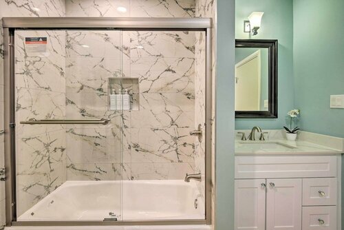 Гостиница Los Angeles Suite ~ 12 Mi From Downtown! в Калвер-Сити