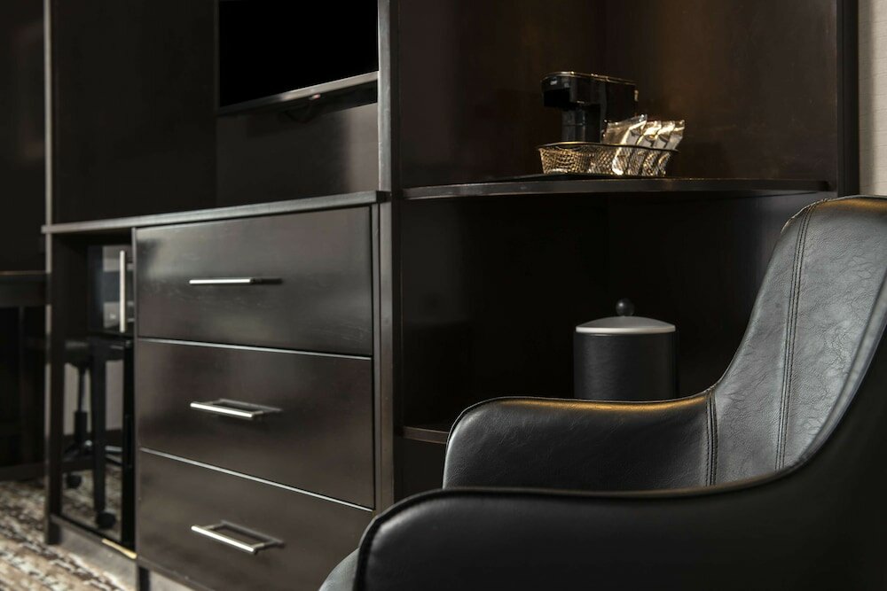 Фото Hampton Inn & Suites Portsmouth Downtown