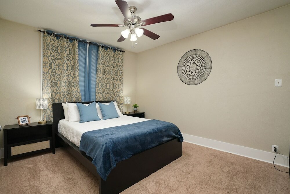 Фото Amazing Fully Fenced Home Only 5 Mins From Downtown