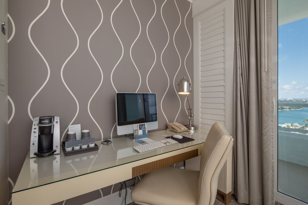 Фото Fontainebleau Miami Beach Private Luxury Suites