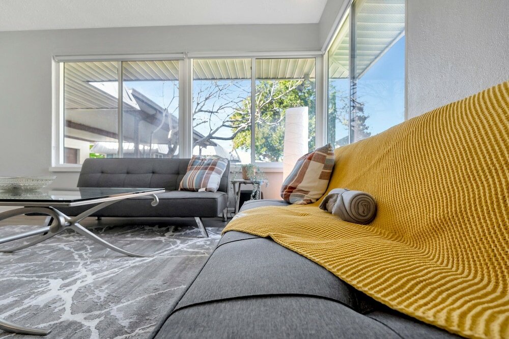 Фото Sunset Stays by the Beach & Caddy's